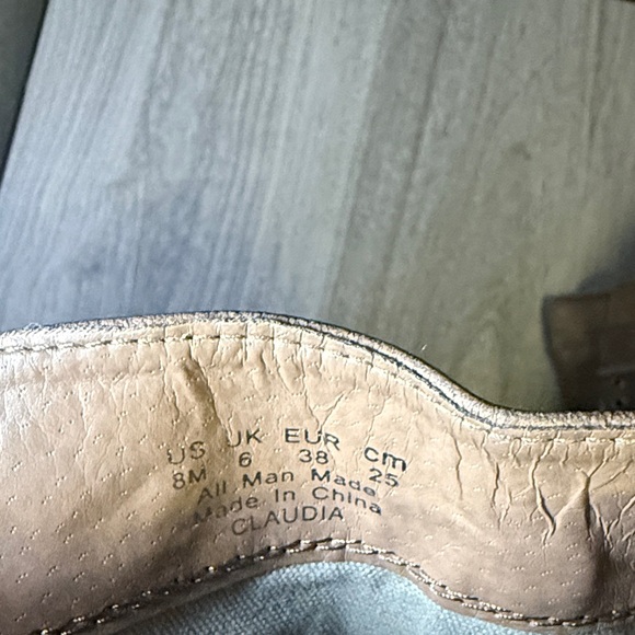 Carlos by Carlos Santana Tan Heeled Boots - Picture 4 of 5